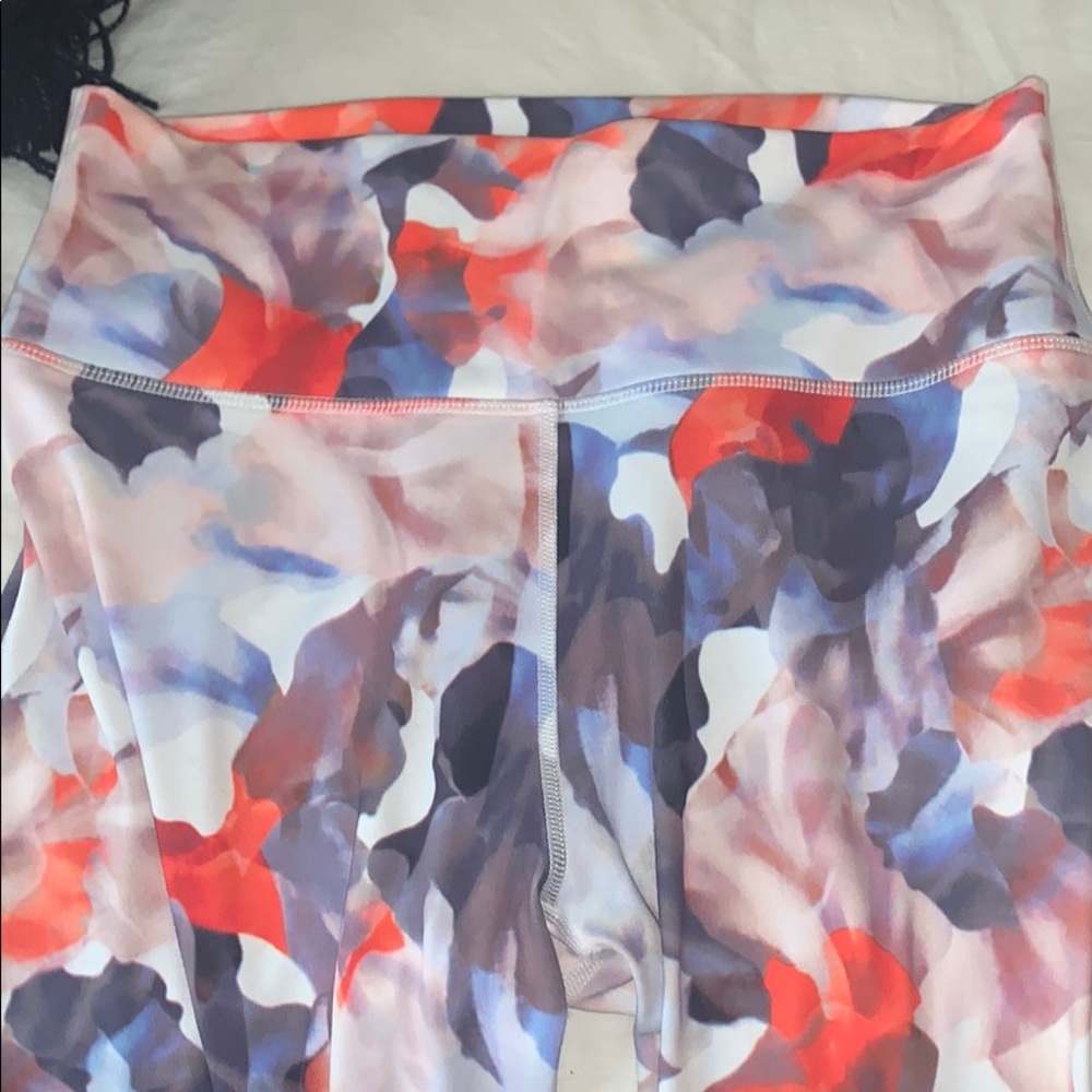 Fabletics Patterned Leggings - Picture 4 of 4